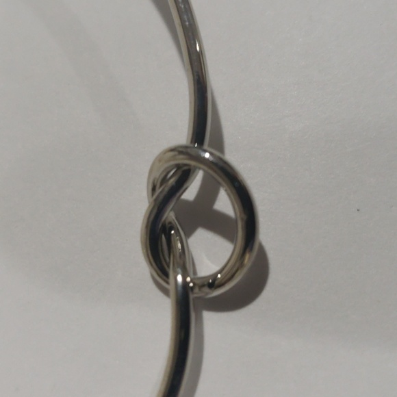 Minimal Silver Knot Necklace – Stylish Choker Pendant, Modern Jewelry for Women - Picture 8 of 9